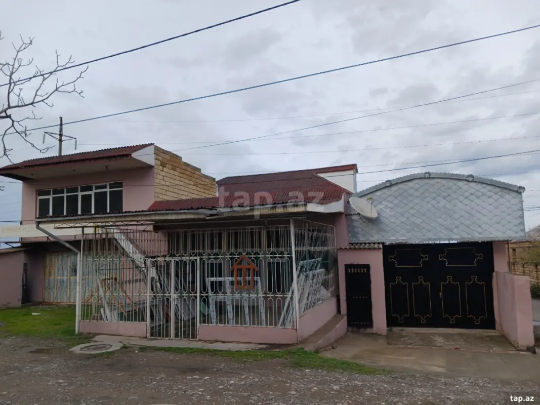 Satılır 3 otaqlı həyət evi 480 m²