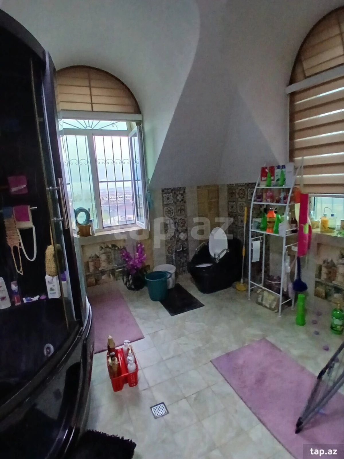 Satılır 8 otaqlı həyət evi 450 m²