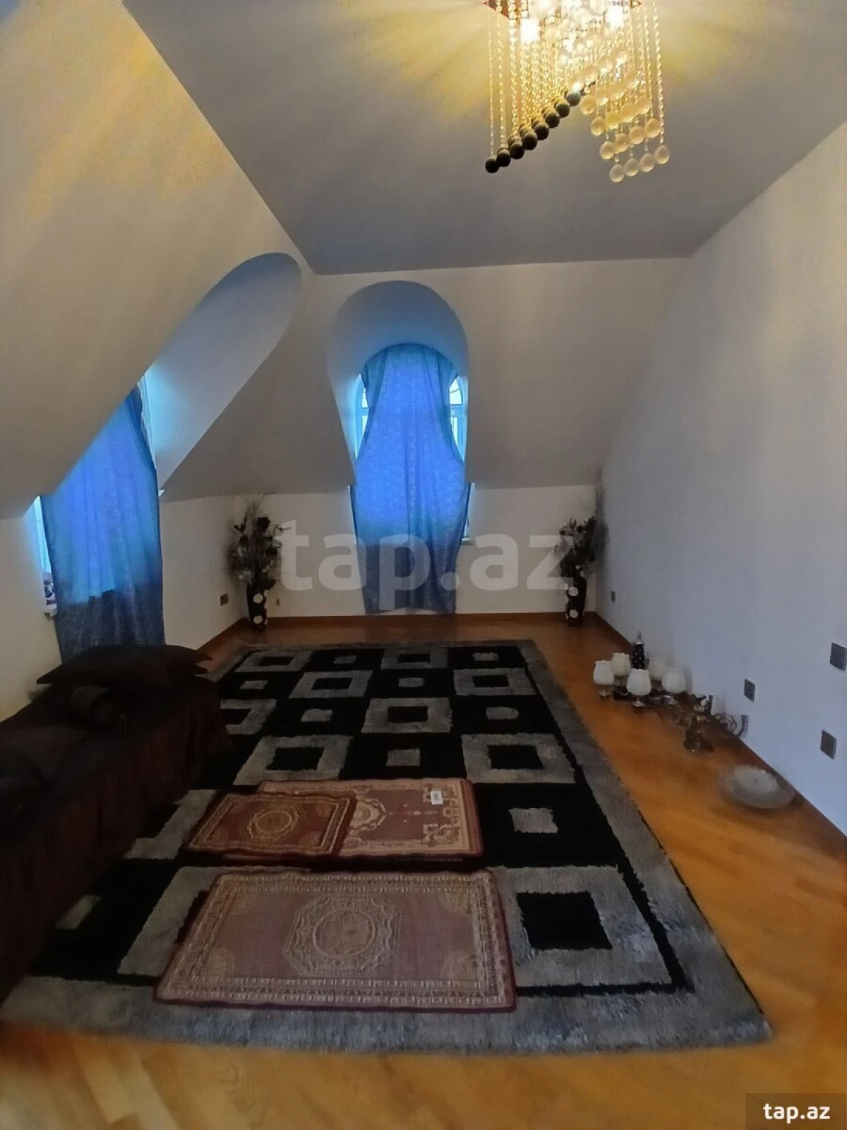 Satılır 8 otaqlı həyət evi 450 m²