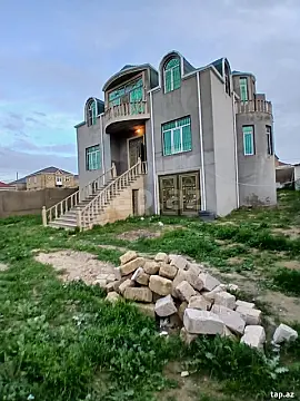 Satılır 8 otaqlı həyət evi 450 m²