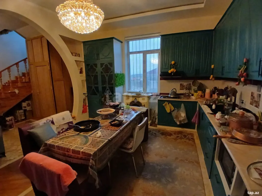 Satılır 8 otaqlı həyət evi 450 m²