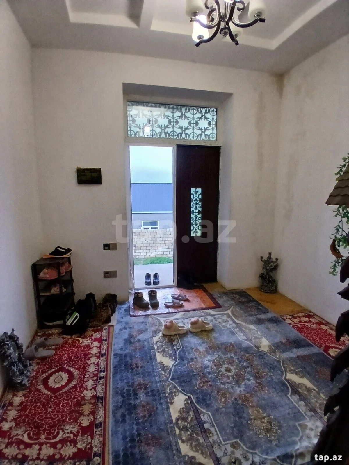 Satılır 8 otaqlı həyət evi 450 m²