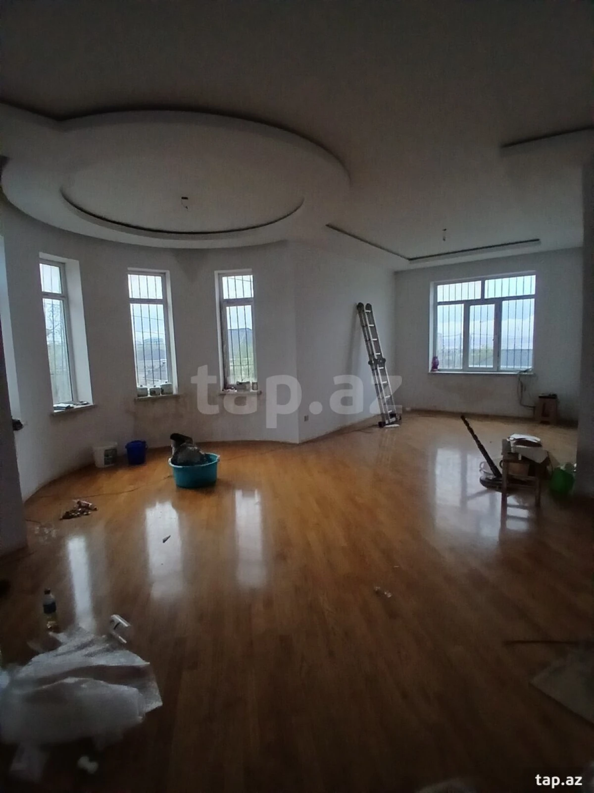 Satılır 8 otaqlı həyət evi 450 m²