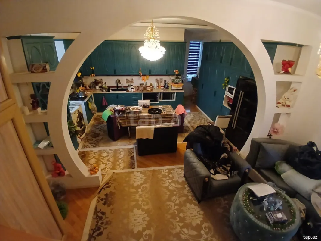 Satılır 8 otaqlı həyət evi 450 m²