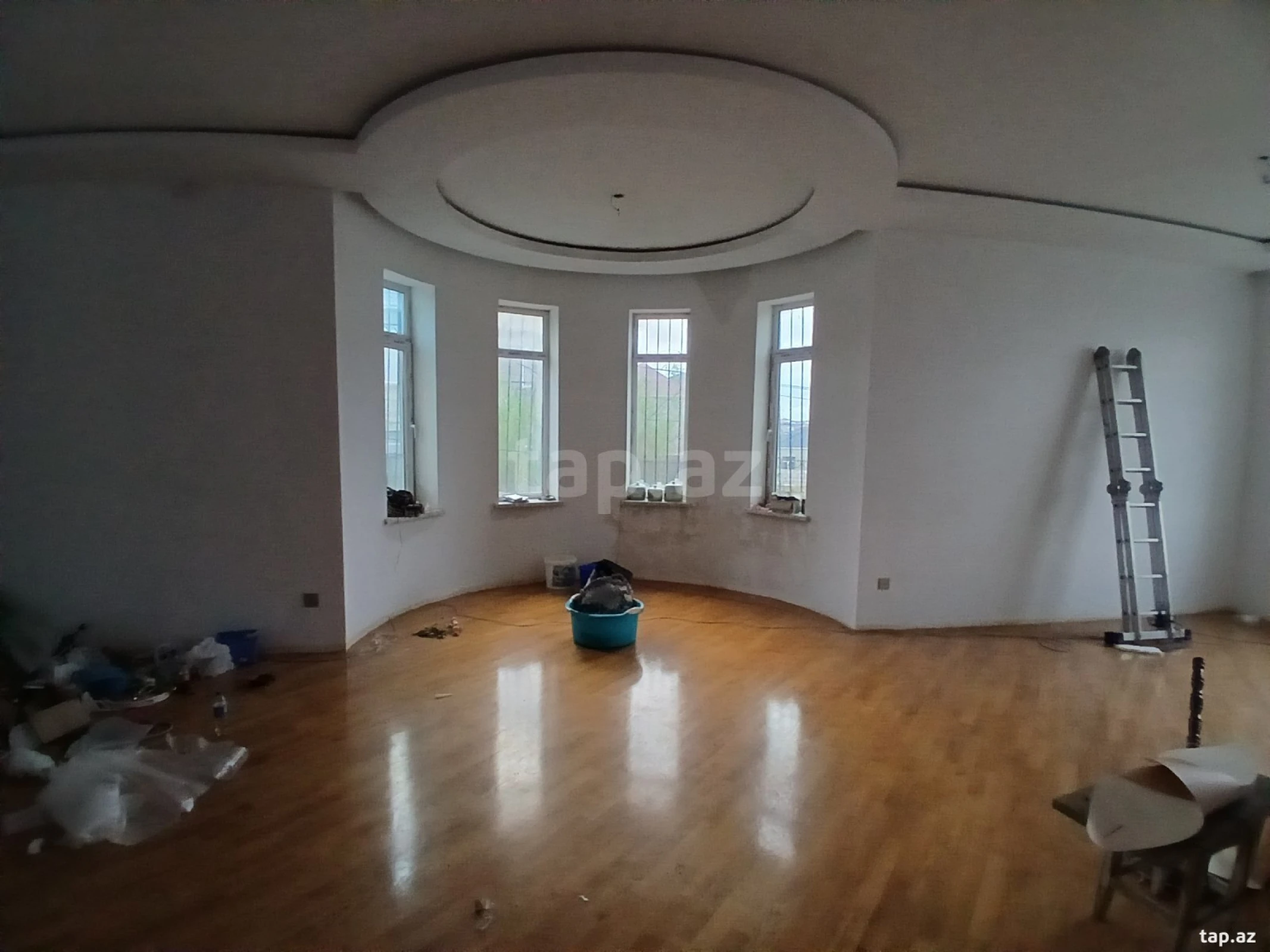 Satılır 8 otaqlı həyət evi 450 m²