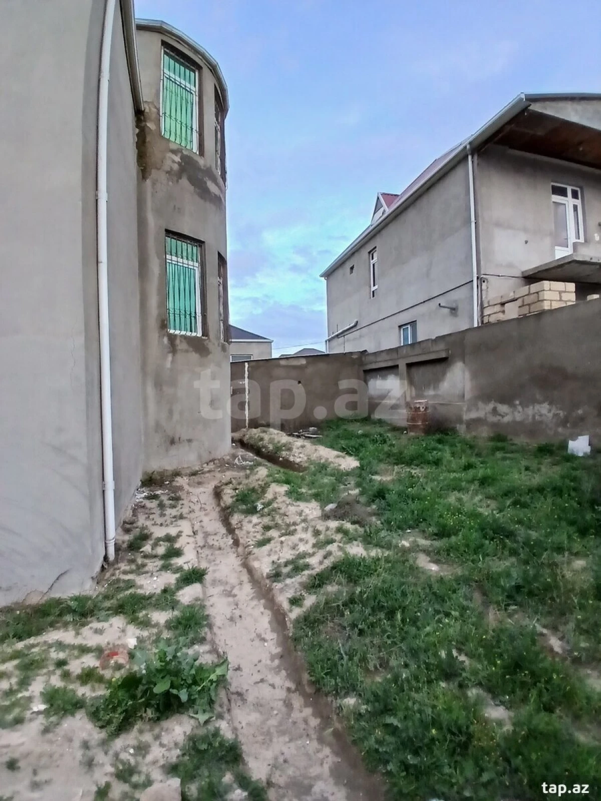 Satılır 8 otaqlı həyət evi 450 m²