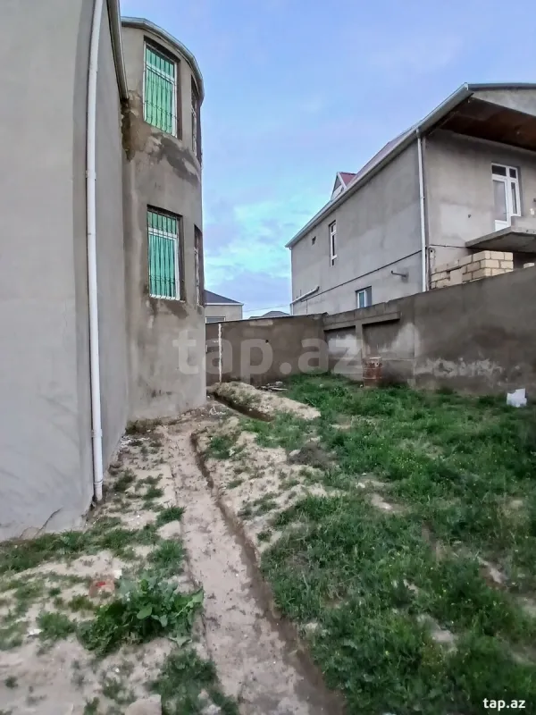 Satılır 8 otaqlı həyət evi 450 m²