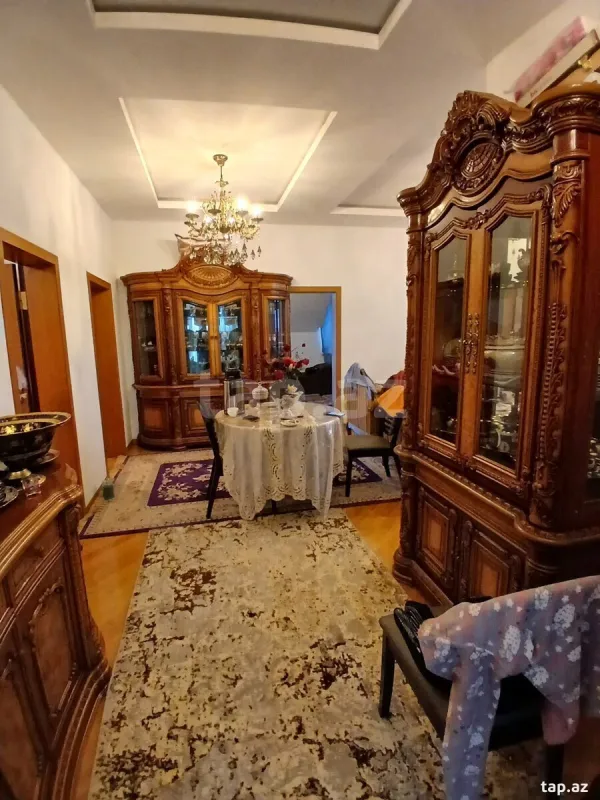 Satılır 8 otaqlı həyət evi 450 m²
