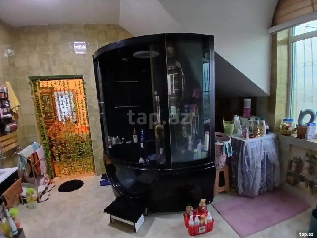 Satılır 8 otaqlı həyət evi 450 m²