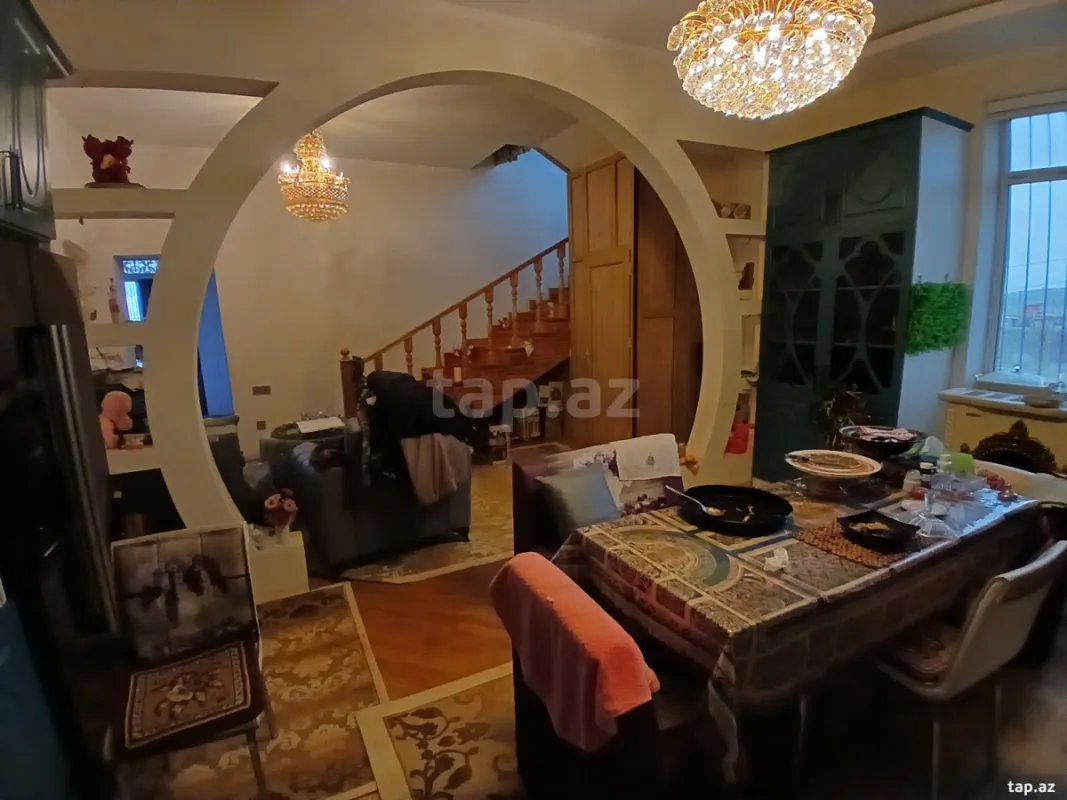 Satılır 8 otaqlı həyət evi 450 m²