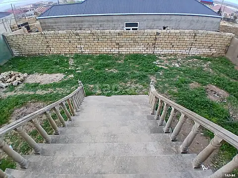 Satılır 8 otaqlı həyət evi 450 m²