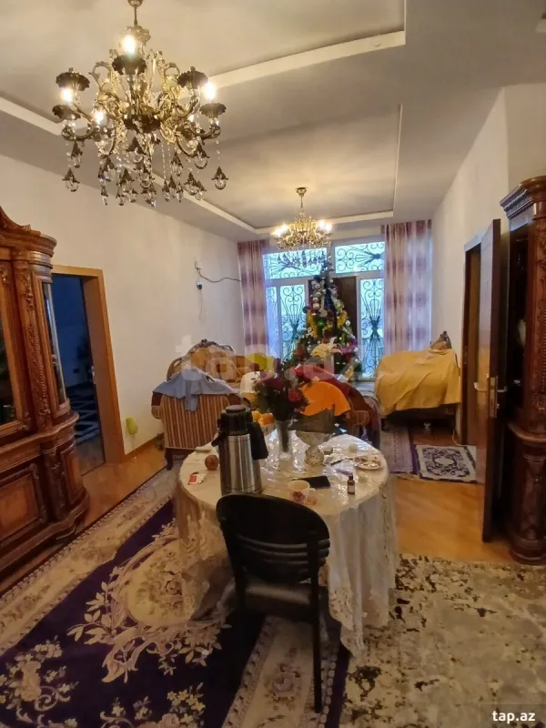 Satılır 8 otaqlı həyət evi 450 m²