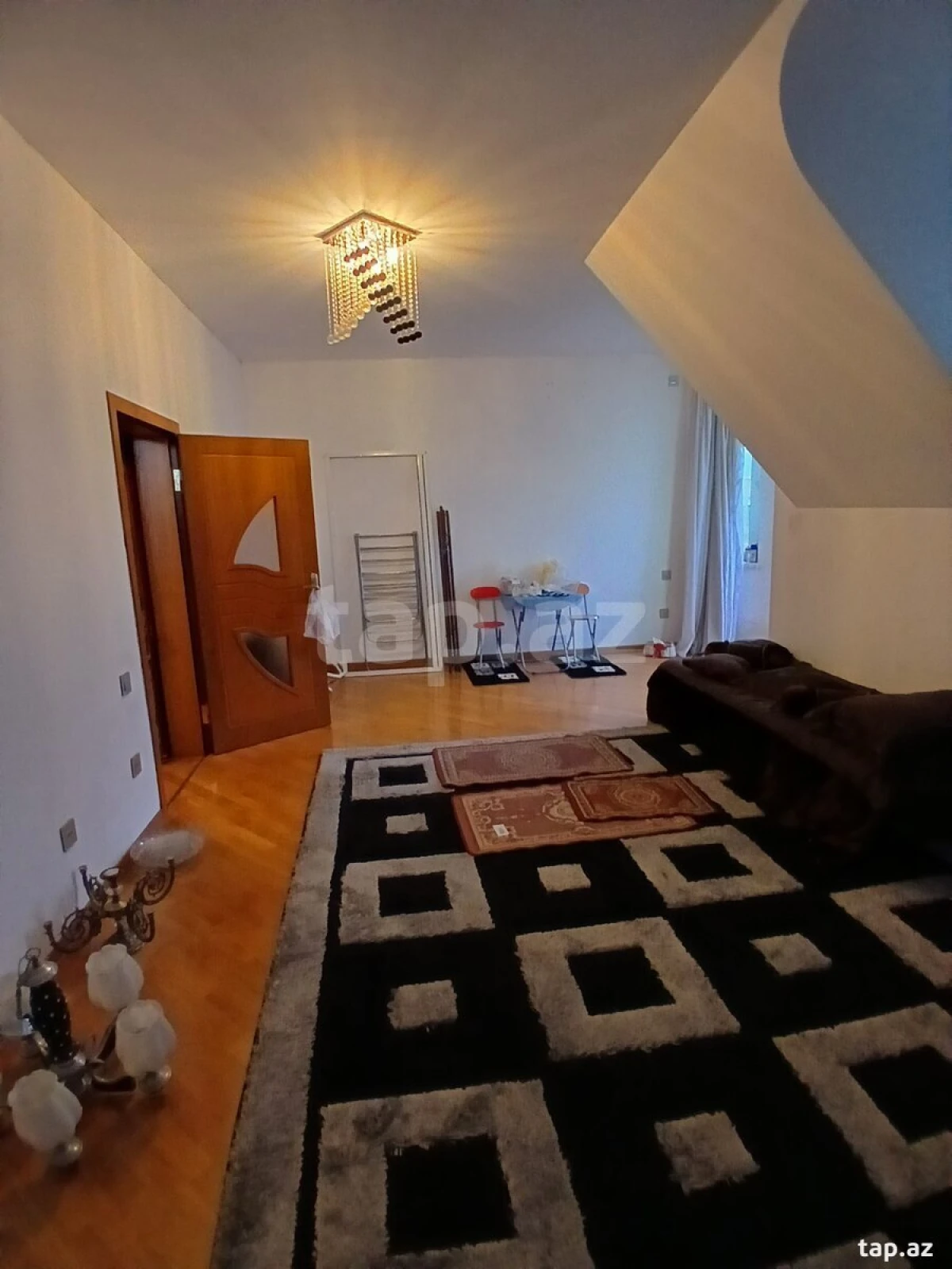 Satılır 8 otaqlı həyət evi 450 m²