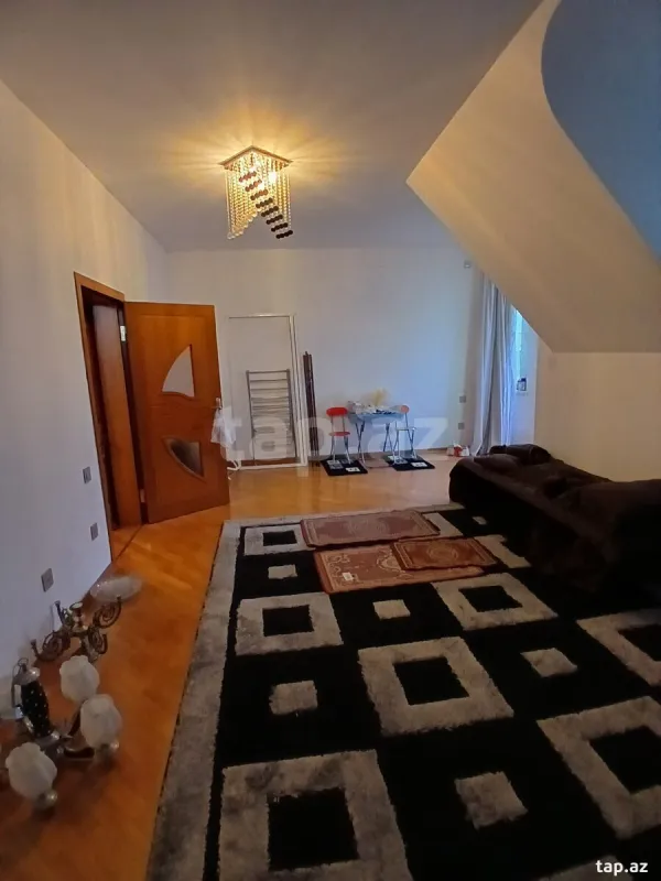 Satılır 8 otaqlı həyət evi 450 m²