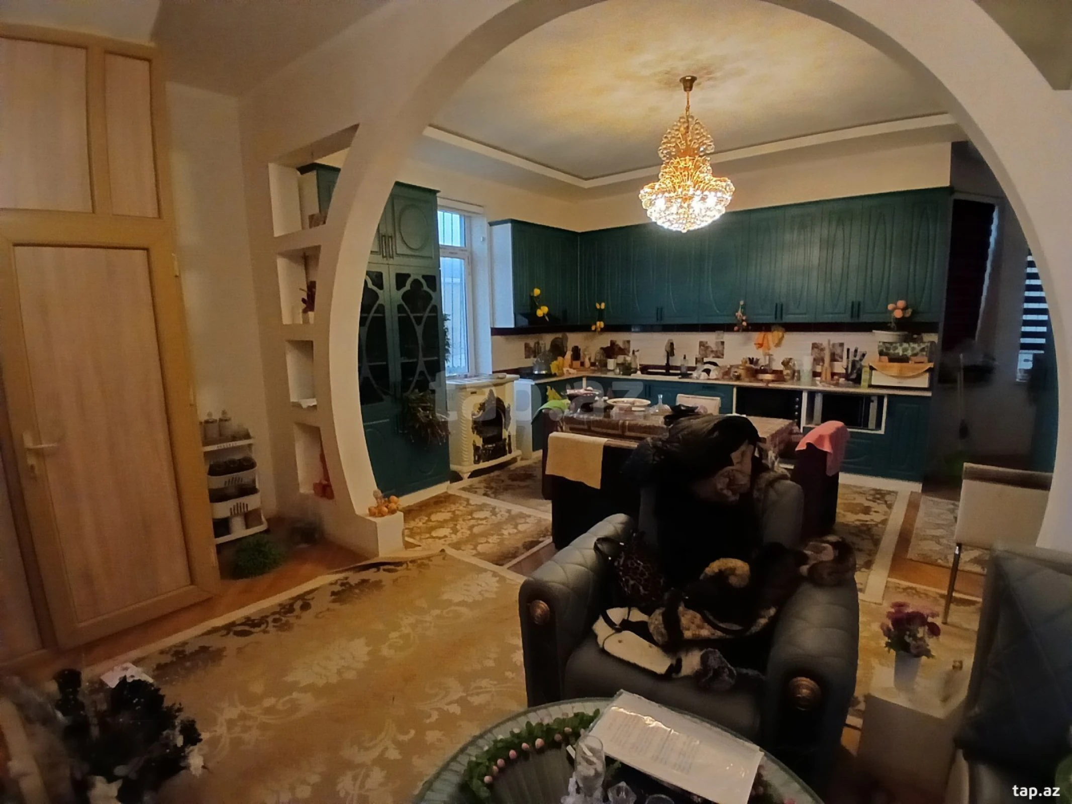 Satılır 8 otaqlı həyət evi 450 m²