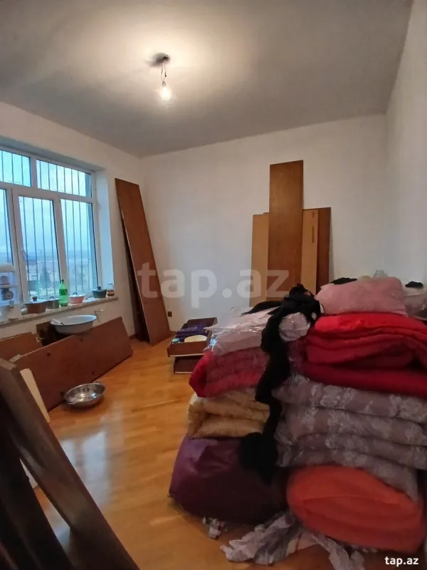 Satılır 8 otaqlı həyət evi 450 m²