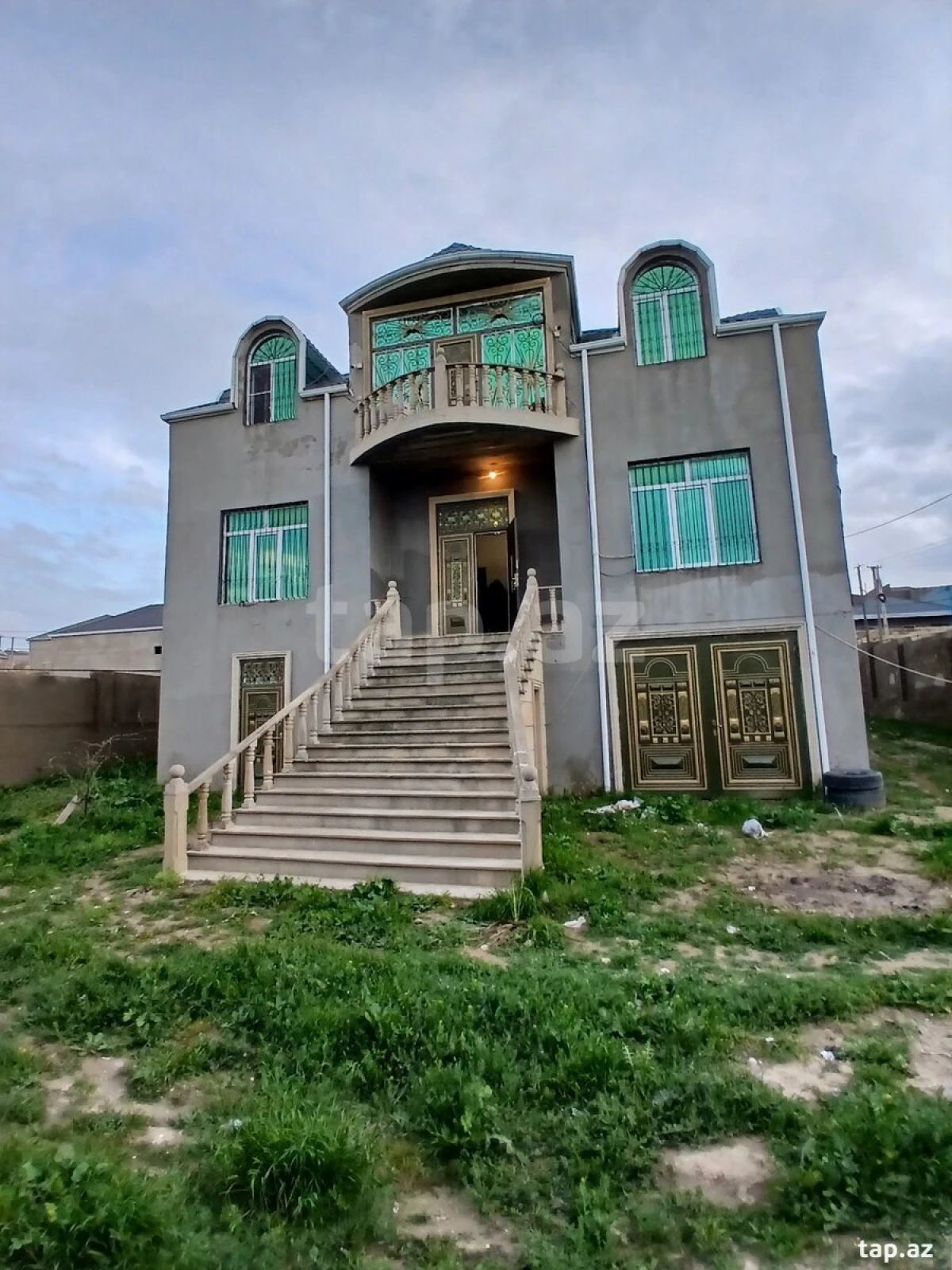 Satılır 8 otaqlı həyət evi 450 m²