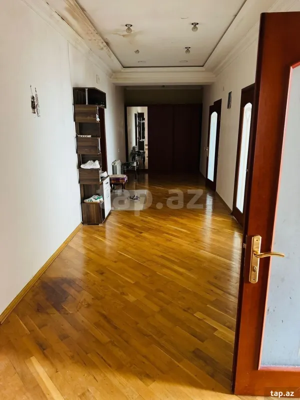 Kirayə verilir 3 otaqlı yeni tikili 140 m²