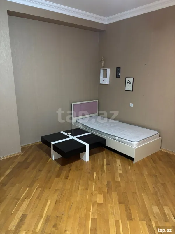 Kirayə verilir 3 otaqlı yeni tikili 140 m²
