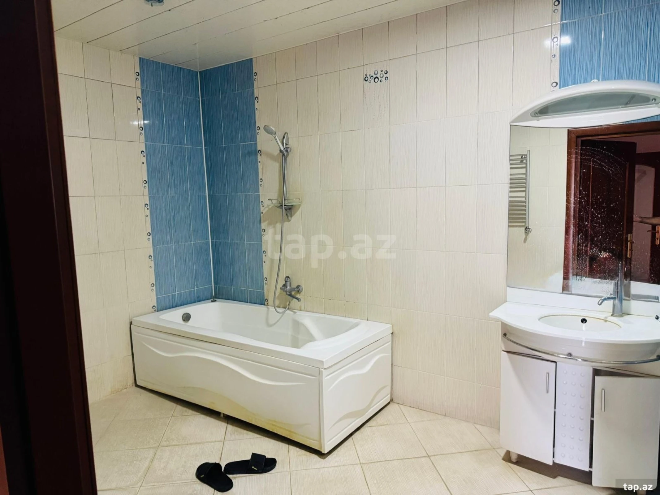 Kirayə verilir 3 otaqlı yeni tikili 140 m²