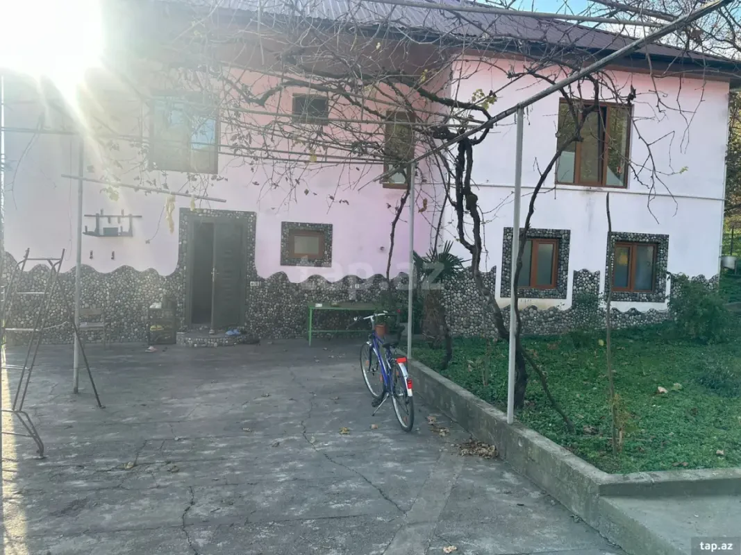 Satılır 5 otaqlı həyət evi 225 m²