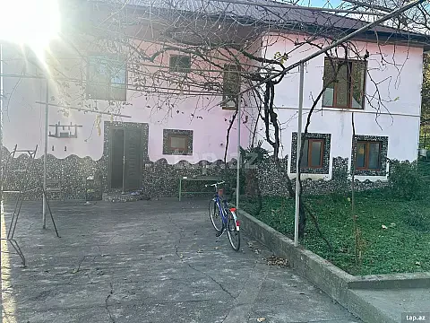 Satılır 5 otaqlı həyət evi 225 m² — Qax 5 otaq 225.00 m²