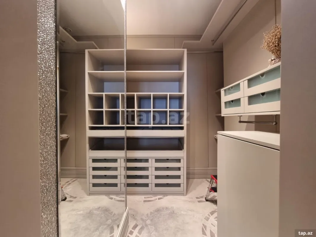 Satılır 4 otaqlı yeni tikili 239 m²