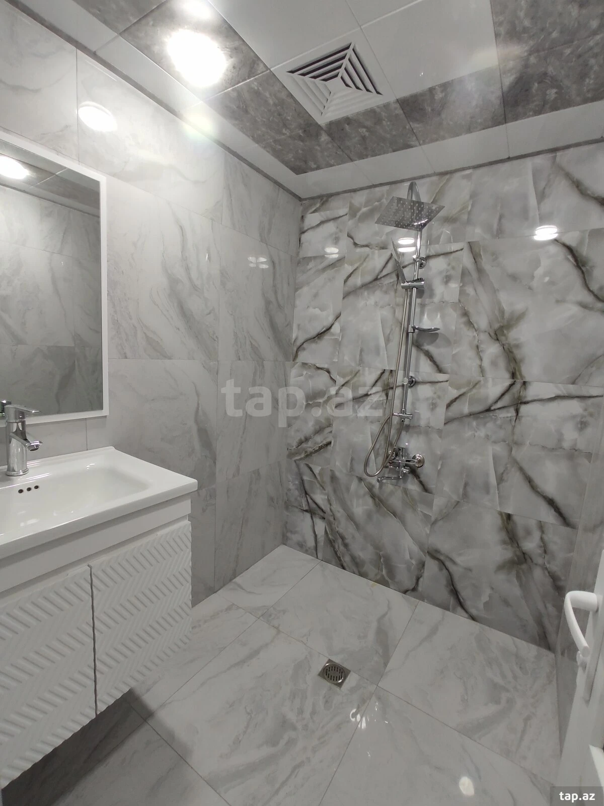 Satılır 3 otaqlı mənzil 70 m²