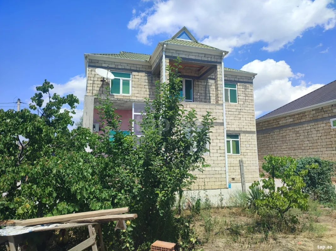 Satılır 6 otaqlı həyət evi 320 m²