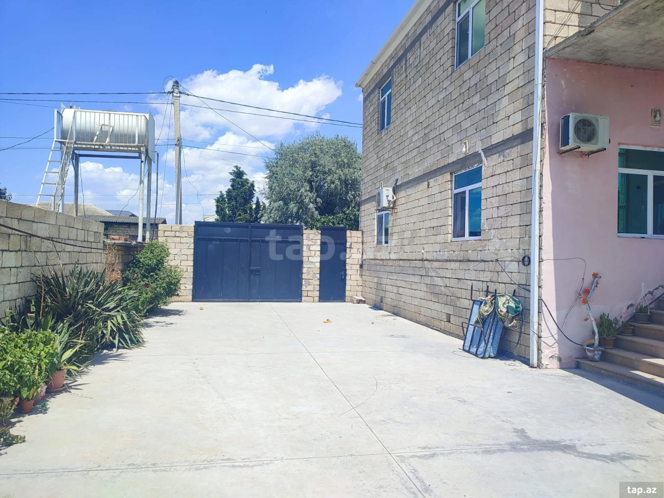 Satılır 6 otaqlı həyət evi 320 m²