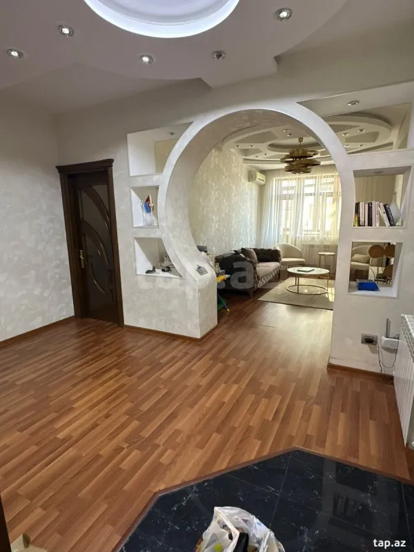 Kirayə verilir 2 otaqlı yeni tikili 82 m²