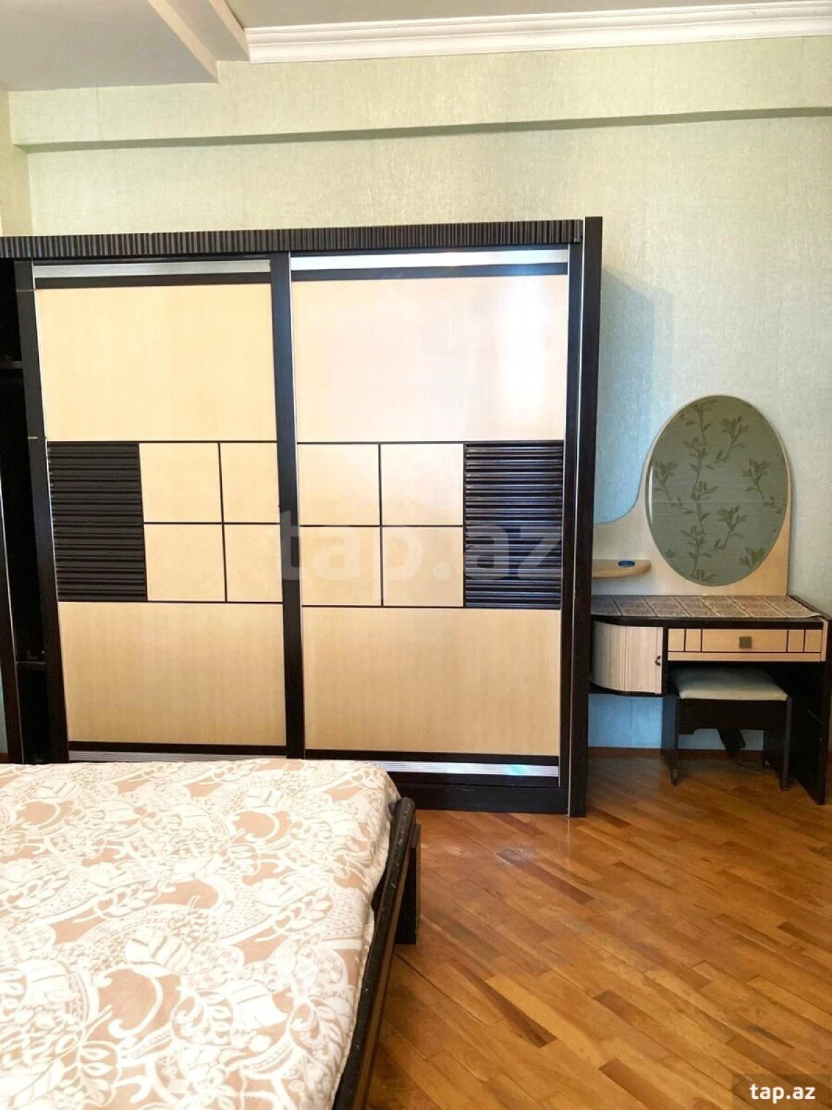 Kirayə verilir 3 otaqlı yeni tikili 140 m²