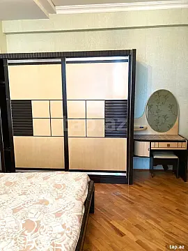 Kirayə verilir 3 otaqlı yeni tikili 140 m²