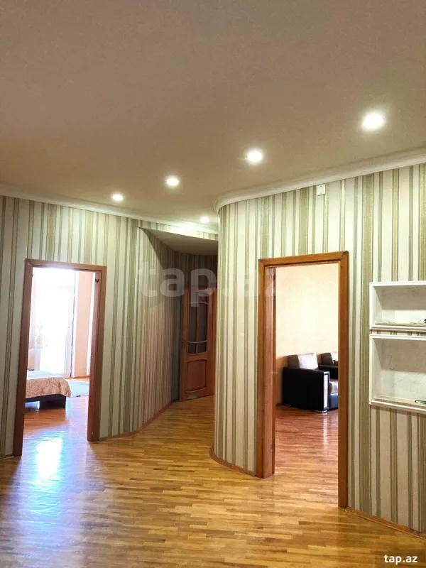 Kirayə verilir 3 otaqlı yeni tikili 140 m²