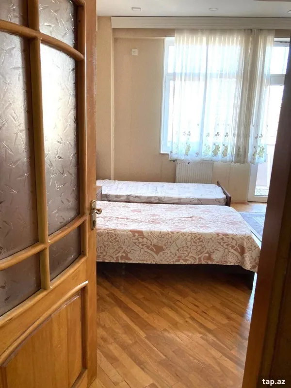 Kirayə verilir 3 otaqlı yeni tikili 140 m²