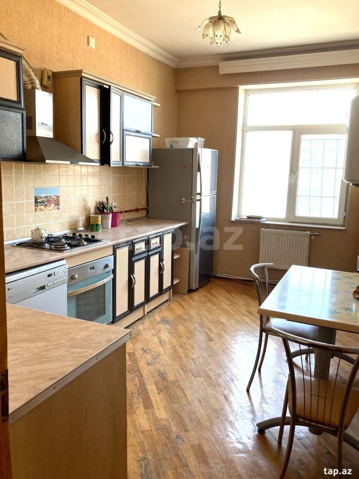 Kirayə verilir 3 otaqlı yeni tikili 140 m²
