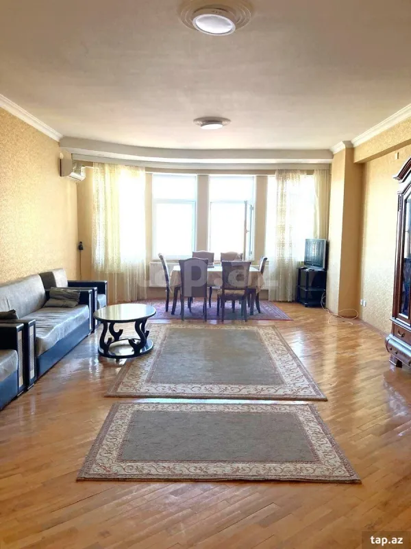 Kirayə verilir 3 otaqlı yeni tikili 140 m²