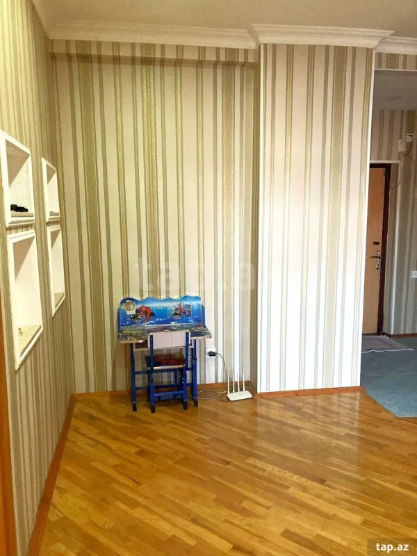 Kirayə verilir 3 otaqlı yeni tikili 140 m²