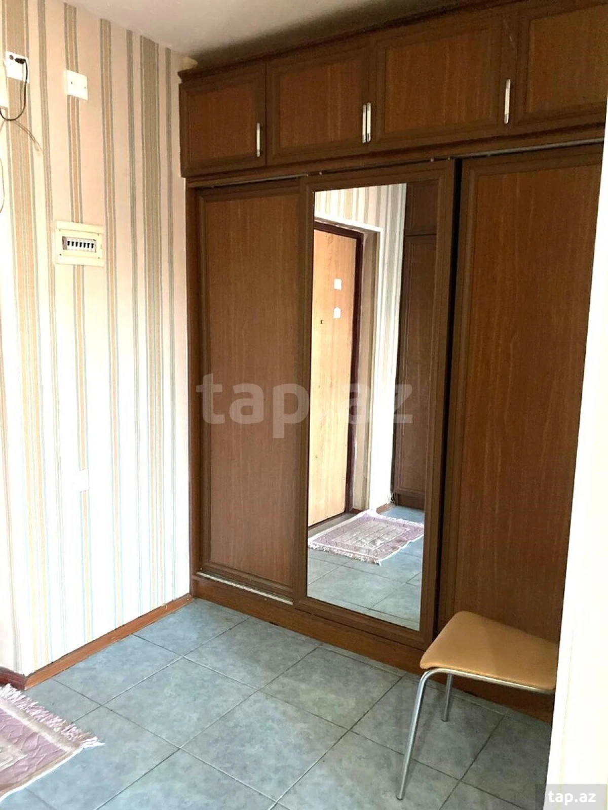 Kirayə verilir 3 otaqlı yeni tikili 140 m²