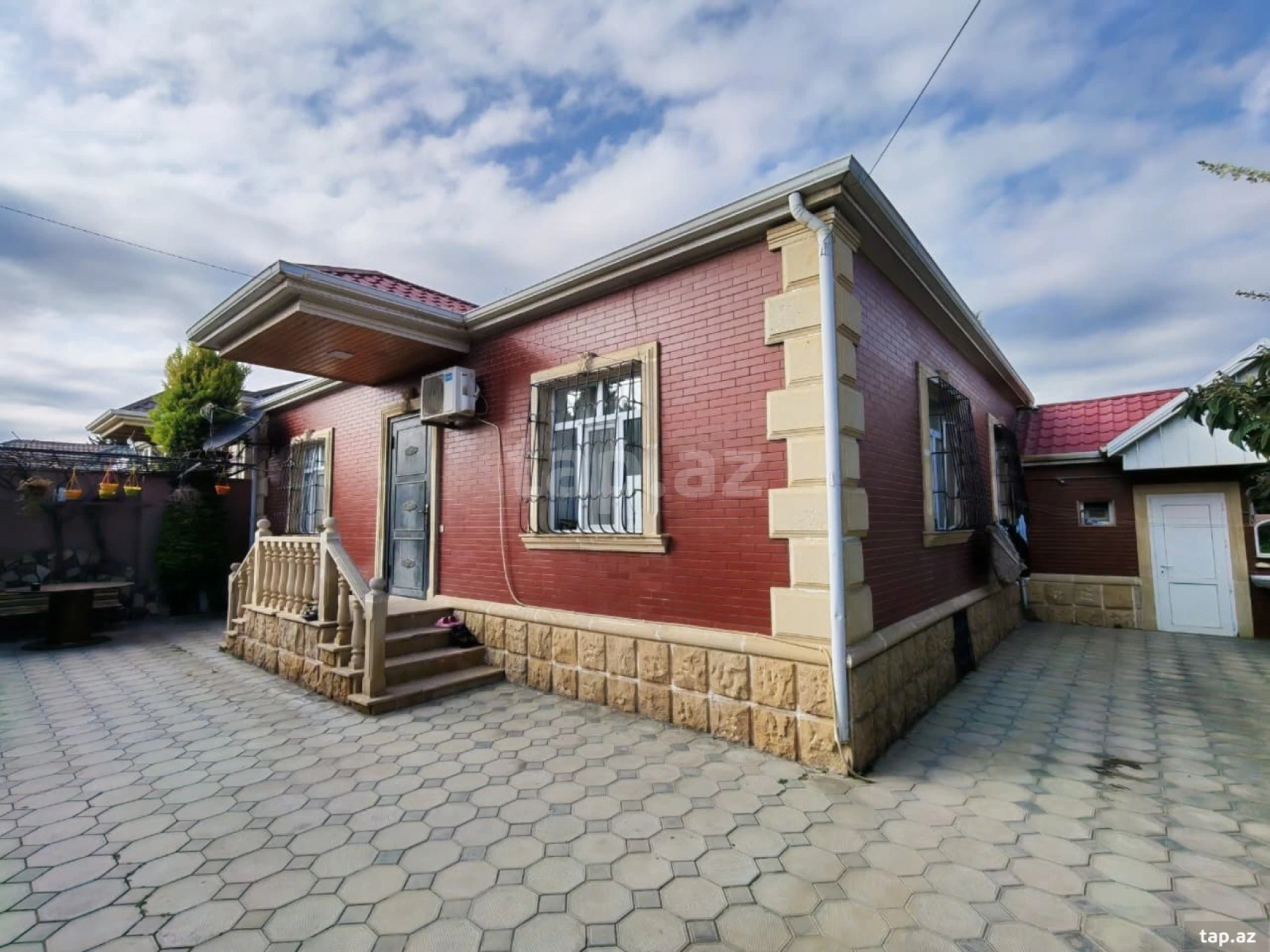 Satılır 2 otaqlı həyət evi 110 m²