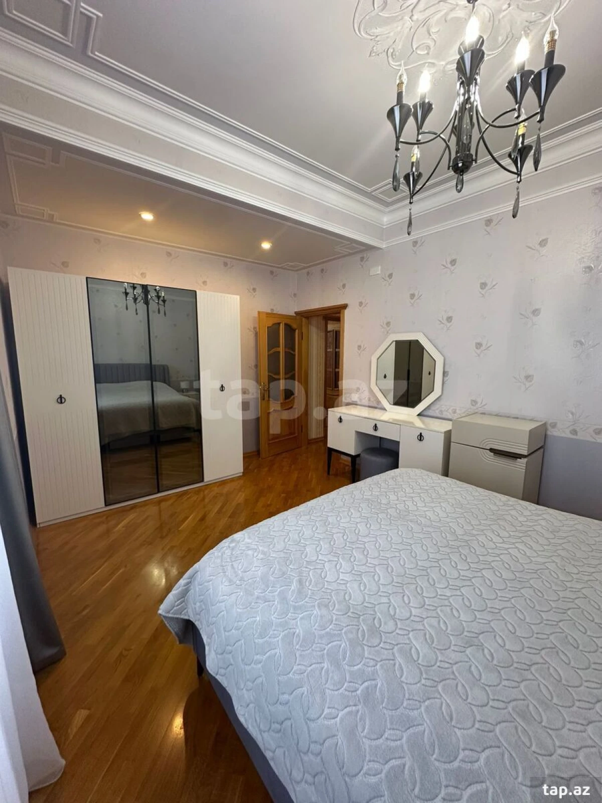 Satılır 4 otaqlı yeni tikili 153 m²