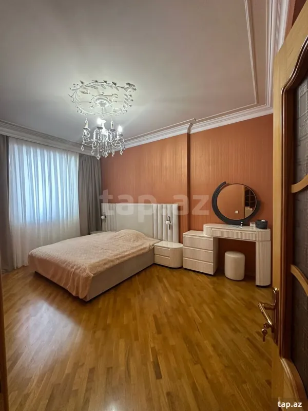 Satılır 4 otaqlı yeni tikili 153 m²