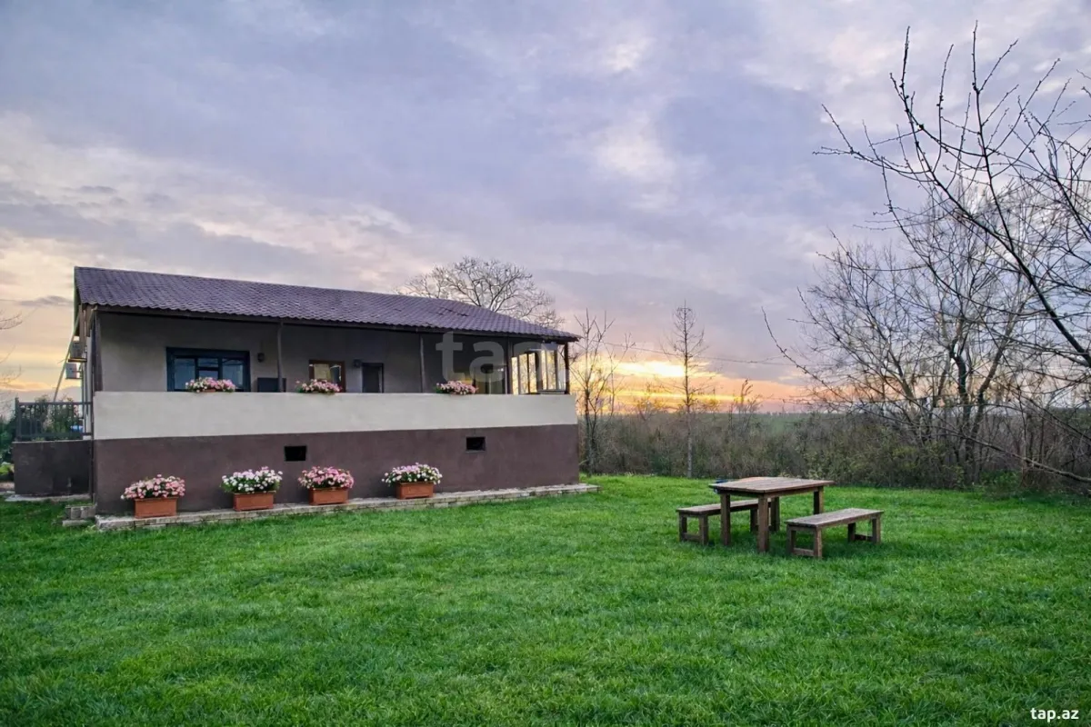 Satılır 3 otaqlı həyət evi 200 m²