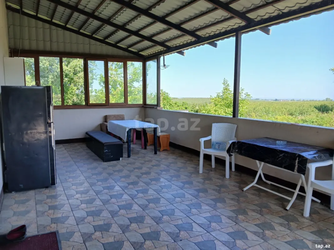 Satılır 3 otaqlı həyət evi 200 m²