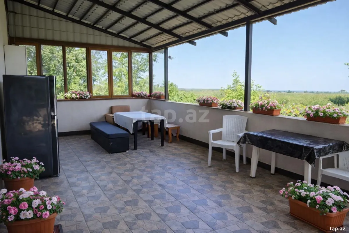 Satılır 3 otaqlı həyət evi 200 m²