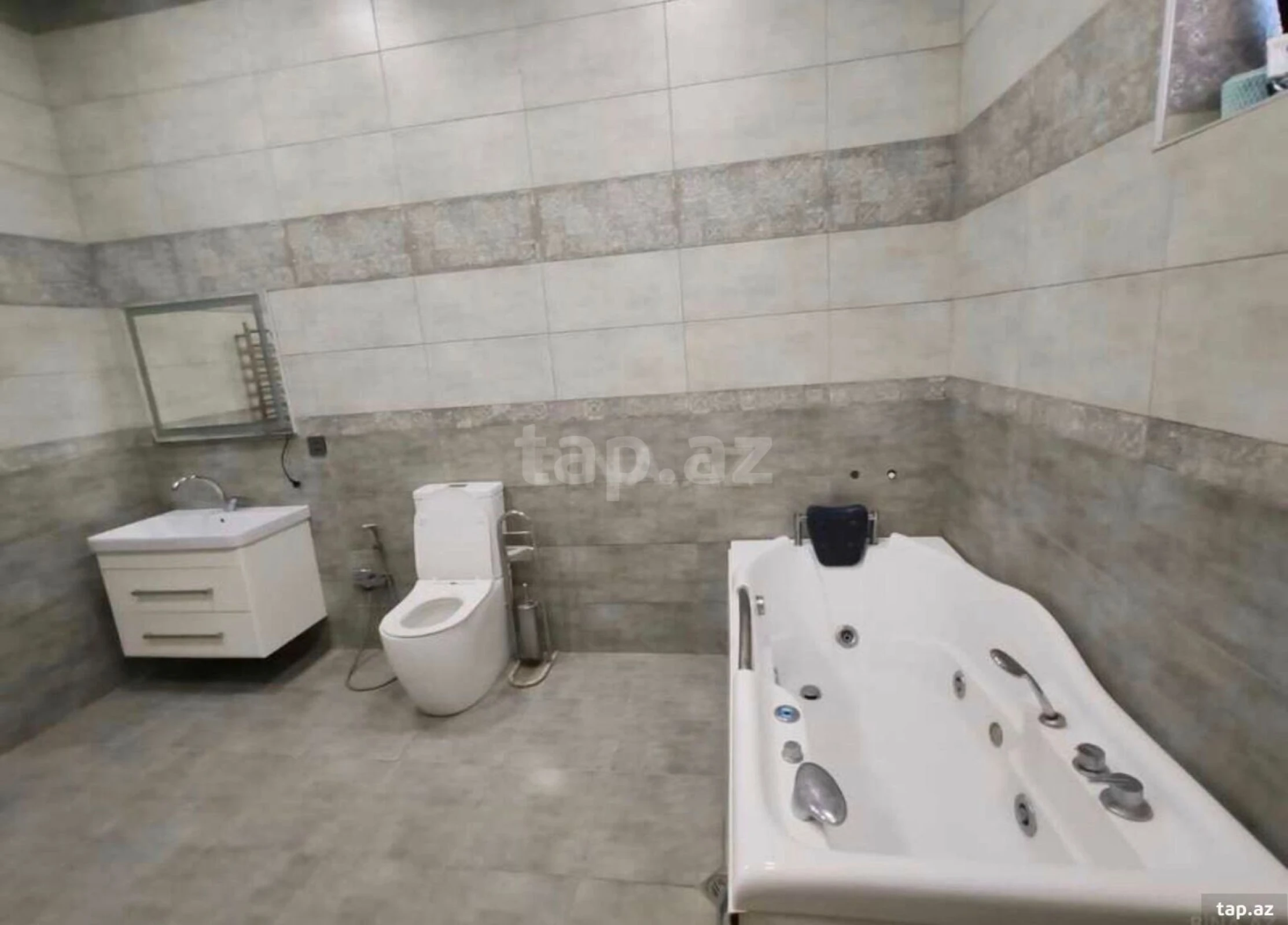 Satılır 7 otaqlı həyət evi 250 m²