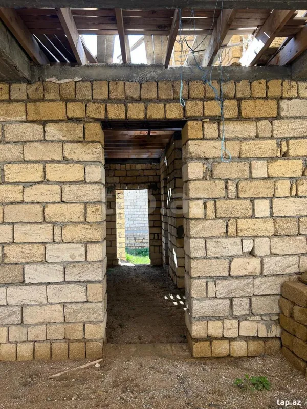 Satılır 7 otaqlı həyət evi 400 m²