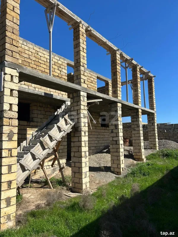 Satılır 7 otaqlı həyət evi 400 m²