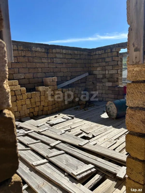 Satılır 7 otaqlı həyət evi 400 m²