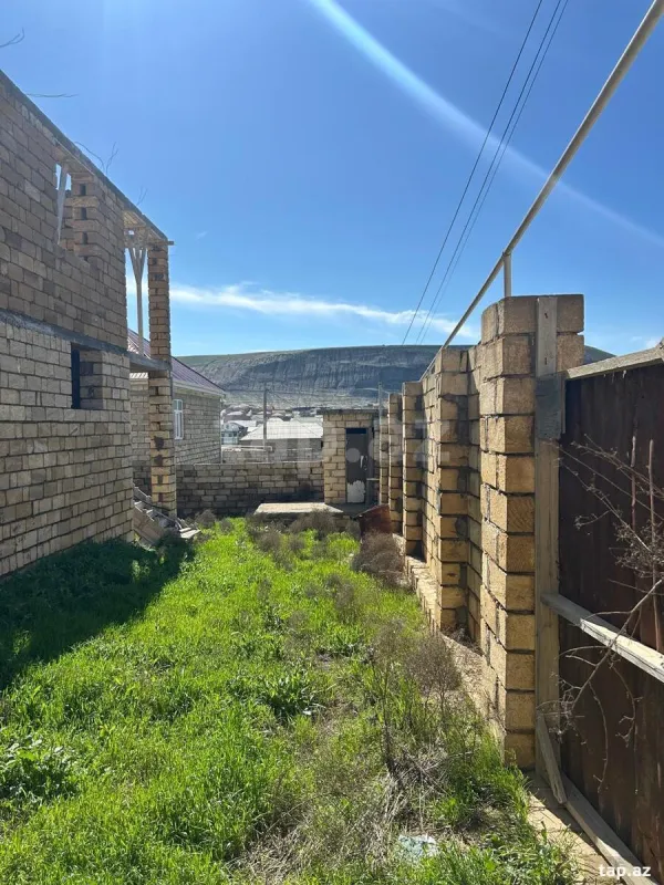 Satılır 7 otaqlı həyət evi 400 m²